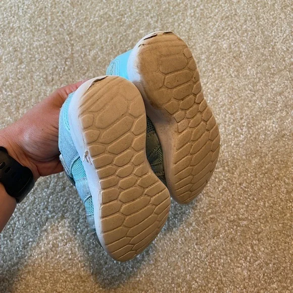 FabKids Girls Shoes - Picture 4 of 9